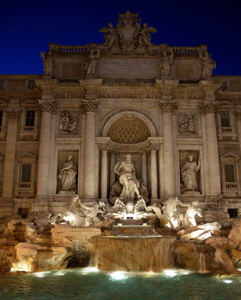 Der Trevi Brunnen bei Nacht